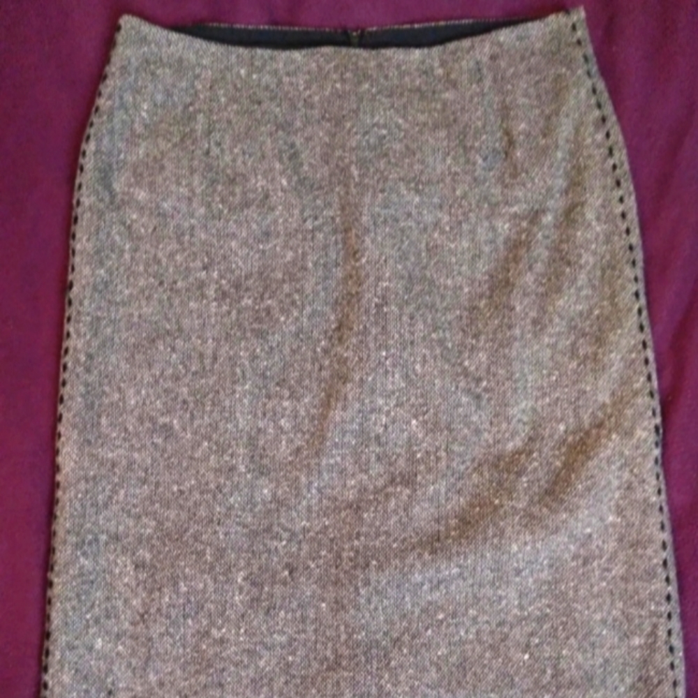 BCBG Maxazria Collection Gray Wool Midi Skirt. Size 8